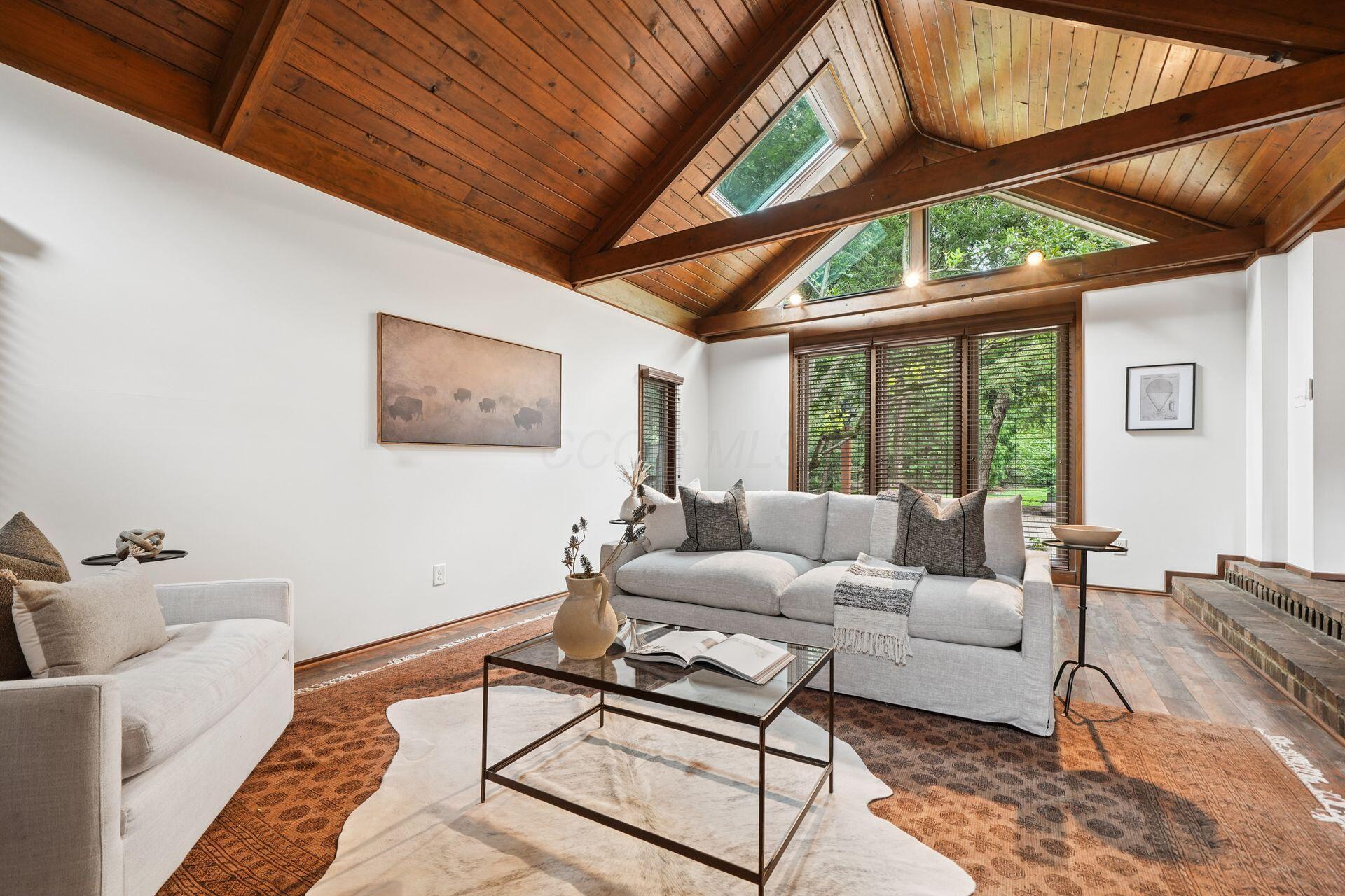 2756 Lear Road Upper Arlington, OH 43220 - Photo 13 of 58 Living Room