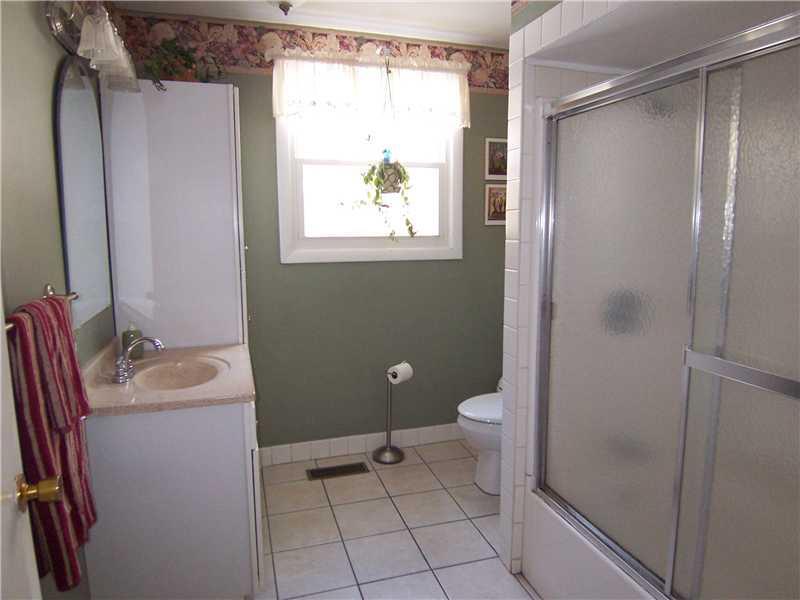172 Mechanic Falls Road Poland, ME 04274 - Photo 11 of 33 Bathroom.