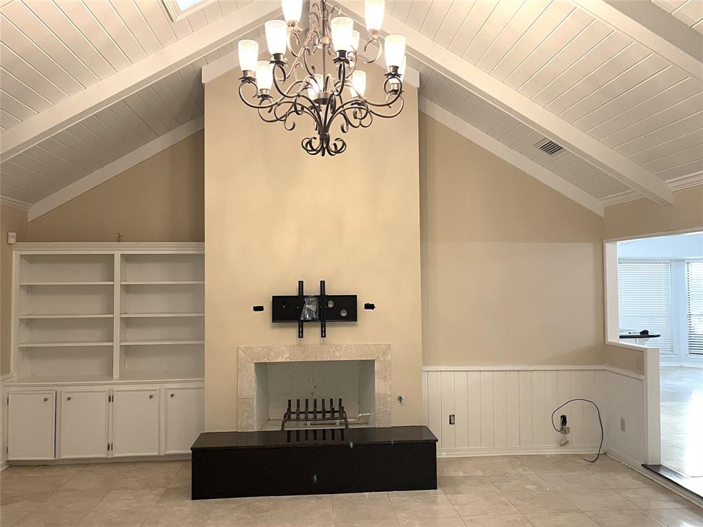 720 Coachlight Road Shreveport, LA 71106 - Photo 3 of 22 Family room with vaulted ceilings, fireplace and built-in bookshelves