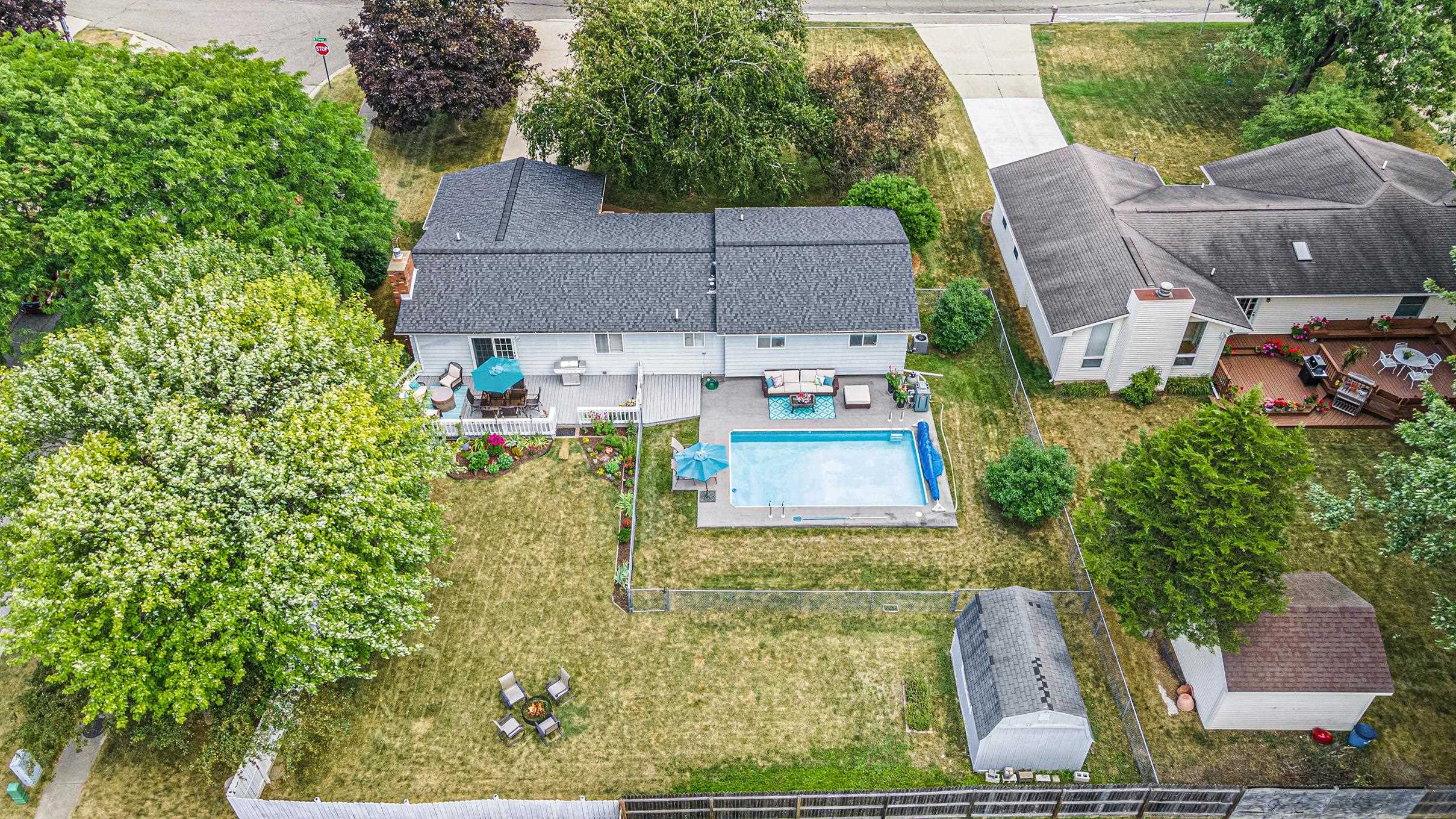 617 West Pierson Road Flushing, MI 48433 - Photo 4 of 27 50083624-3.JPG