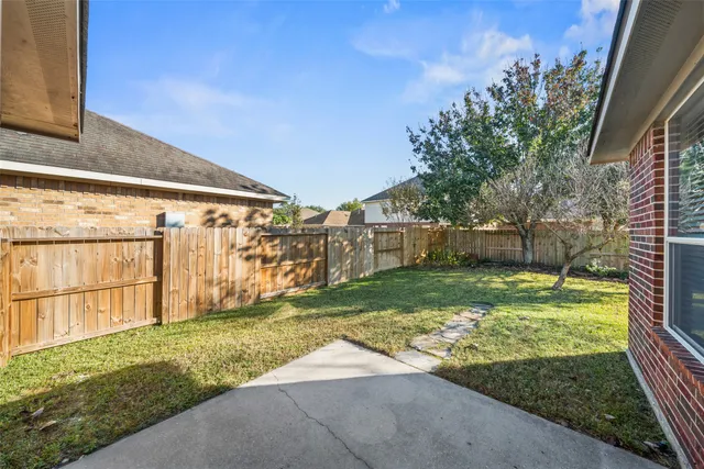 a view of a backyard with pathway