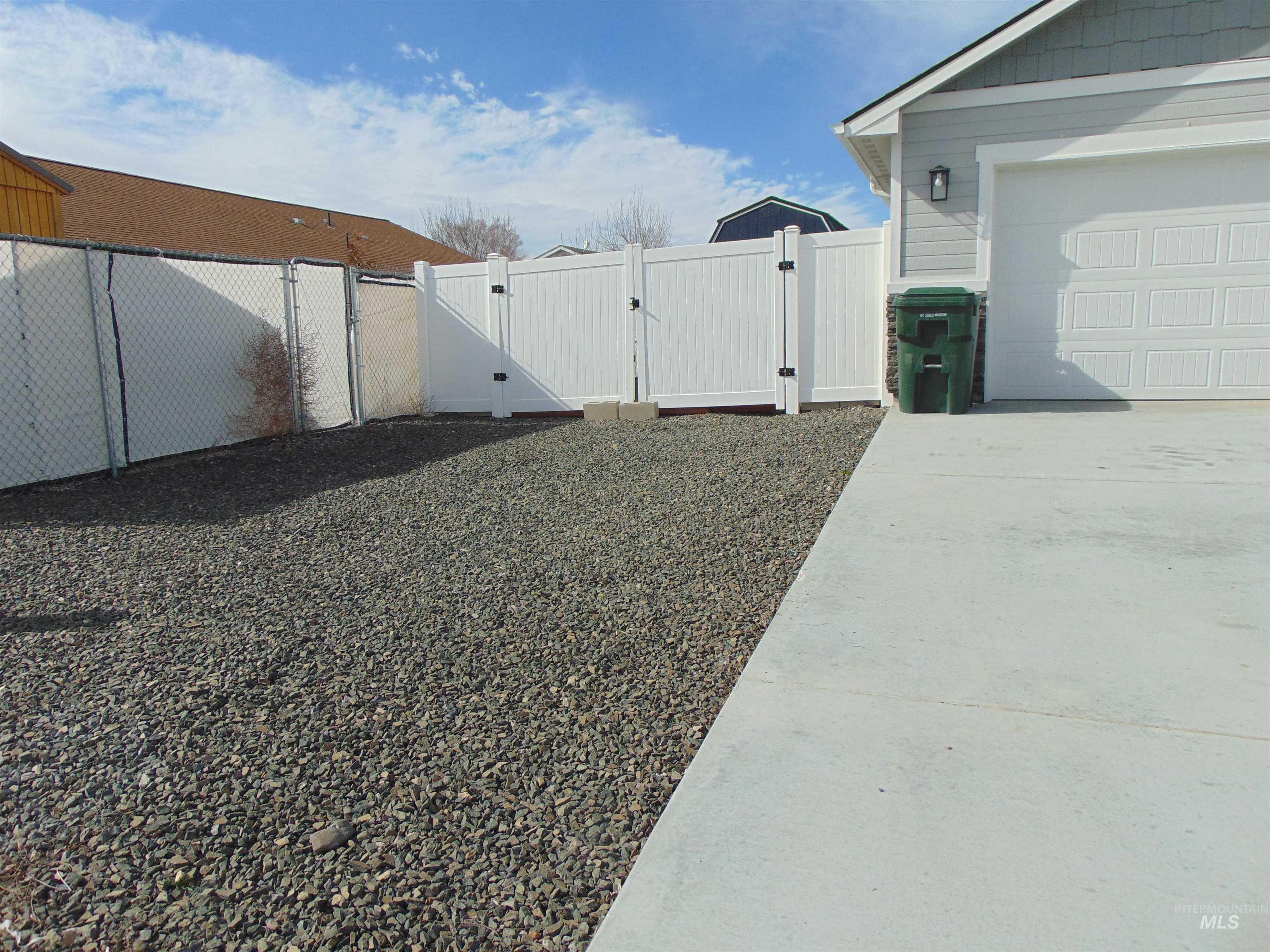 901 Campbell Street Vale, OR 97918 - Photo 22 of 22 View of yard with a gate
