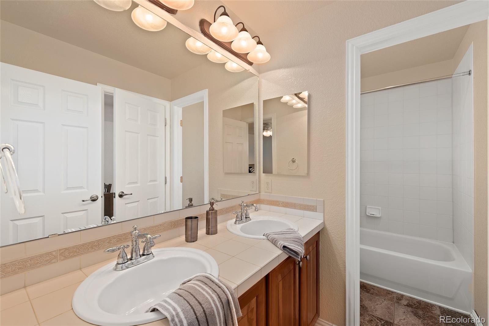 2924 Oakshire Court Highlands Ranch, CO 80126 - Photo 27 of 35