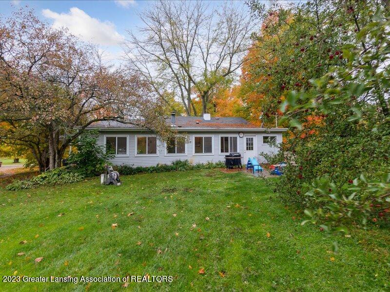 2117 South Waverly Road Eaton Rapids, MI 48827 - Photo 33 of 37 33-2117-S-Waverly-Rd-WindowStill-27