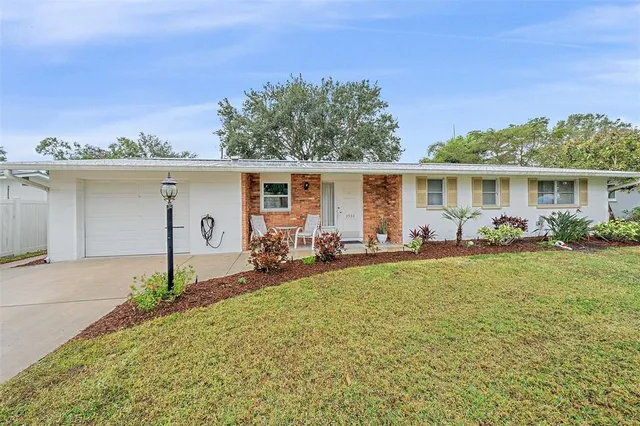a view of a house with backyard and sitting area
