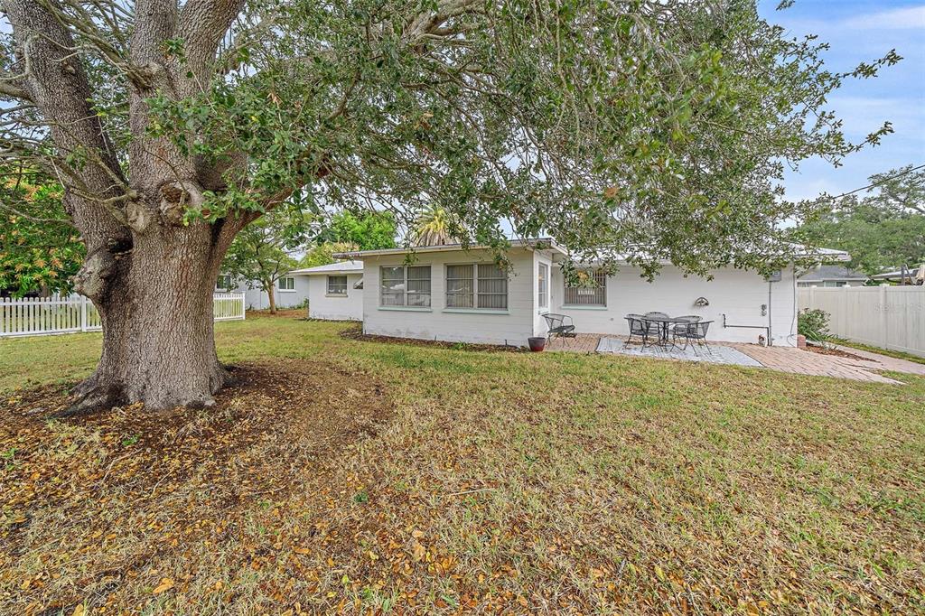 2930 Floyd Street Sarasota, FL 34239 - Photo 6 of 32