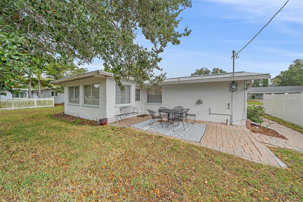 2930 Floyd Street Sarasota, FL 34239 - Photo 7 of 32