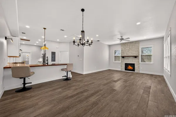 $920,000 | 588 Texas, Castroville, TX 78009