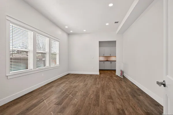 $920,000 | 588 Texas, Castroville, TX 78009