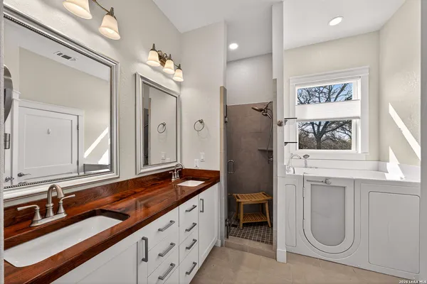 $920,000 | 588 Texas, Castroville, TX 78009