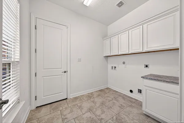 $920,000 | 588 Texas, Castroville, TX 78009