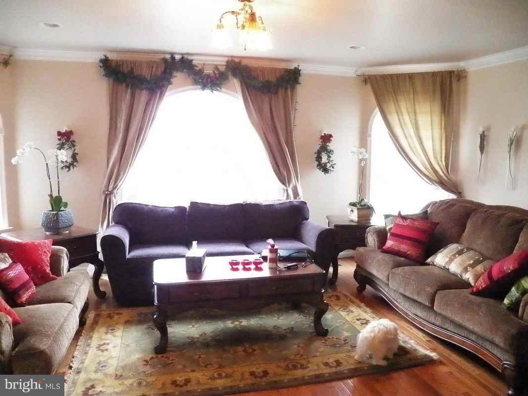 2520 Flint Hill Road Vienna, VA 22181 - Photo 3 of 12 Living Room
