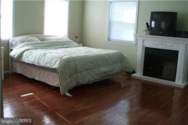 2520 Flint Hill Road Vienna, VA 22181 - Photo 6 of 12 Bedroom (Master)