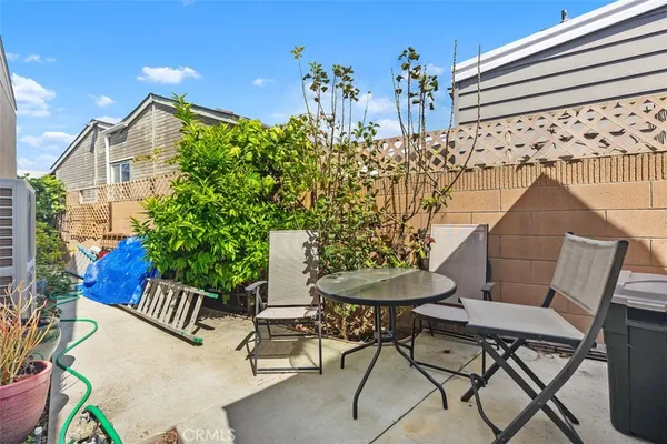 $300,000 | 19361-84 Brookhurst Street, Unit 84, Huntington Beach, CA 92646