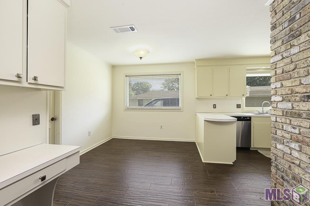 5621 Hyacinth Avenue Baton Rouge, LA 70808 - Photo 12 of 39 Breakfast area
