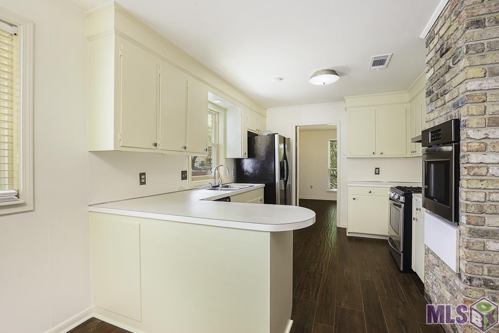 5621 Hyacinth Avenue Baton Rouge, LA 70808 - Photo 13 of 39 kitchen