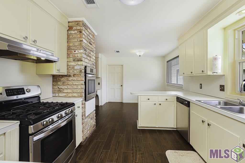 5621 Hyacinth Avenue Baton Rouge, LA 70808 - Photo 14 of 39 kitchen