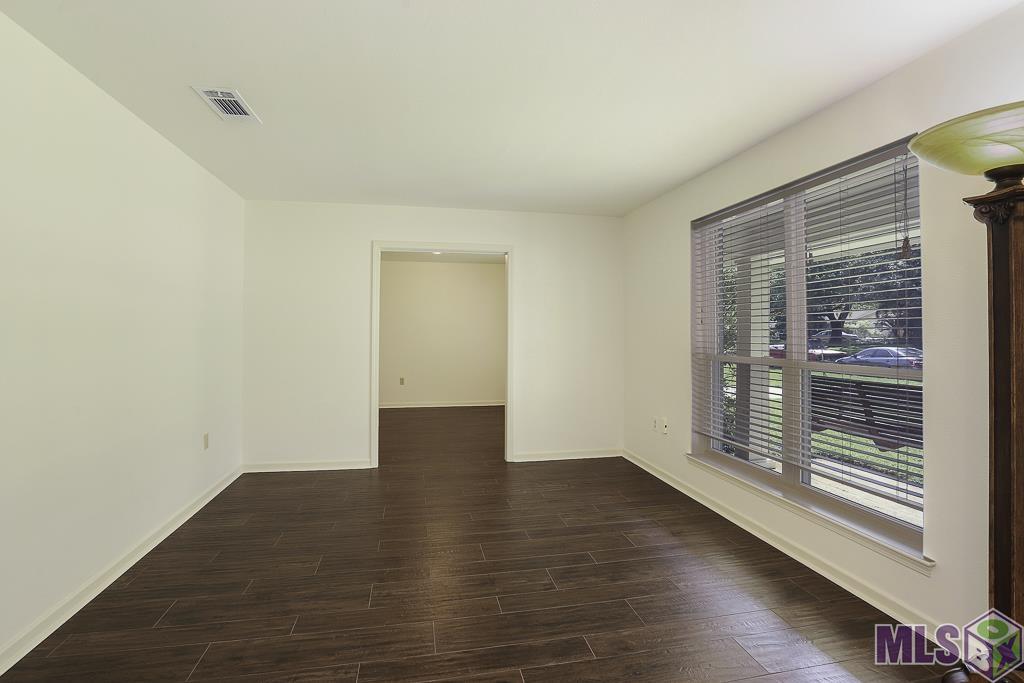 5621 Hyacinth Avenue Baton Rouge, LA 70808 - Photo 16 of 39 Living rm
