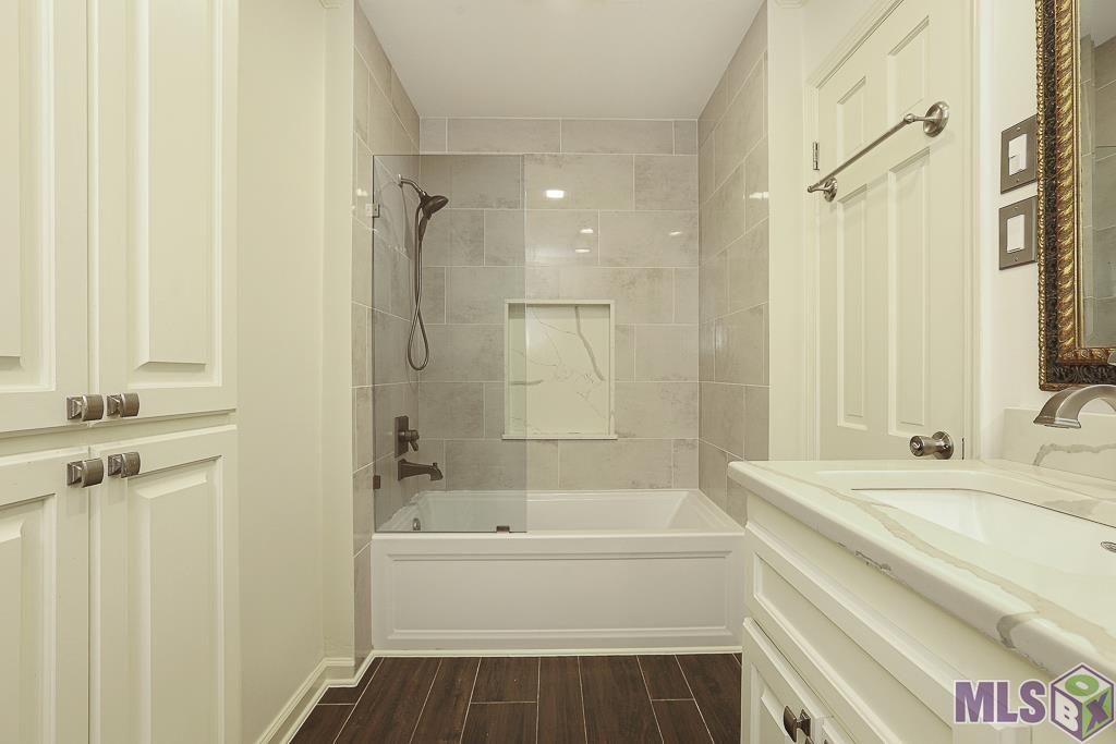5621 Hyacinth Avenue Baton Rouge, LA 70808 - Photo 25 of 39 Primary bathroom