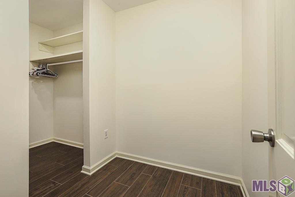 5621 Hyacinth Avenue Baton Rouge, LA 70808 - Photo 28 of 39 Primary br closet