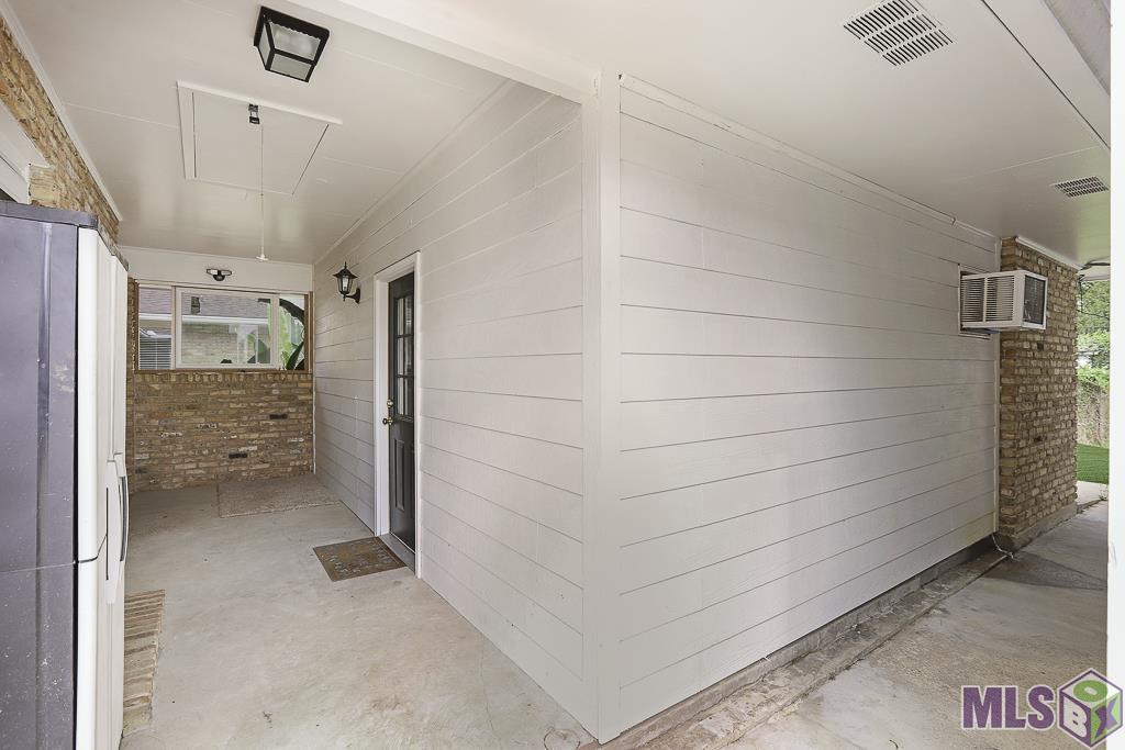 5621 Hyacinth Avenue Baton Rouge, LA 70808 - Photo 36 of 39 Apartment entry