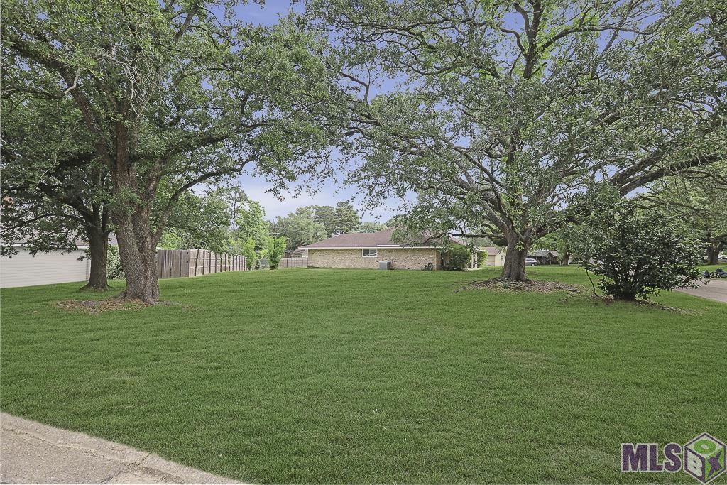 5621 Hyacinth Avenue Baton Rouge, LA 70808 - Photo 6 of 39 Stately oaks