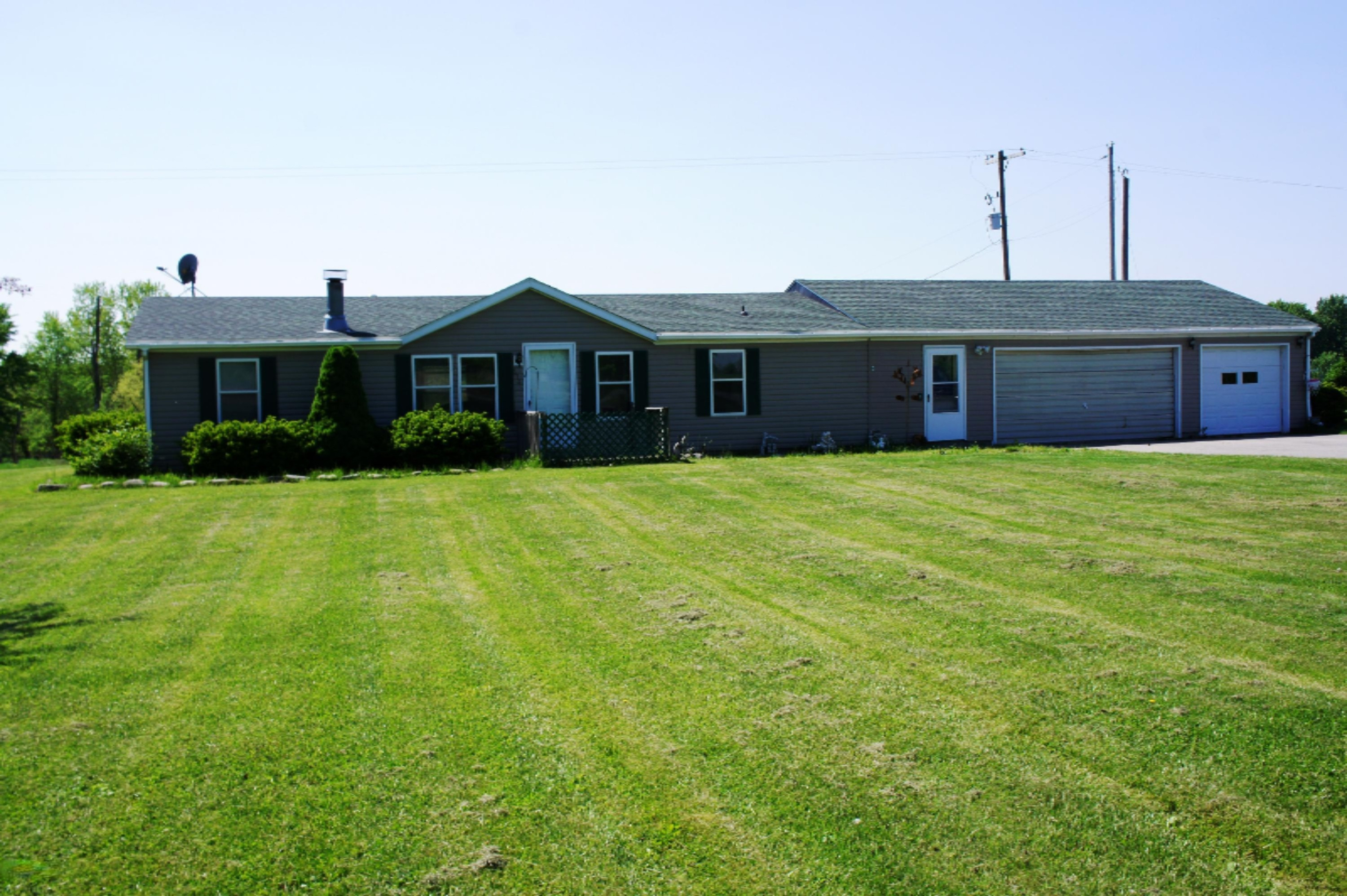 674 North Briggs Road Quincy, MI 49082 - Photo 1 of 26 002