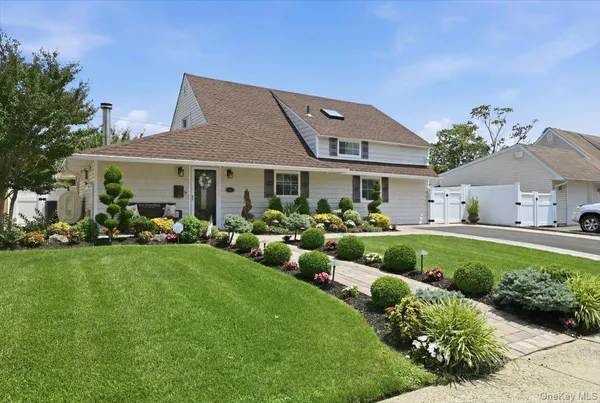 $850,000 | 45 Cottonwood Lane, Westbury, NY 11590
