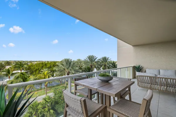 $1,675,000 | 1063 Hillsboro Mile, Unit 404, Hillsboro Beach, FL 33064