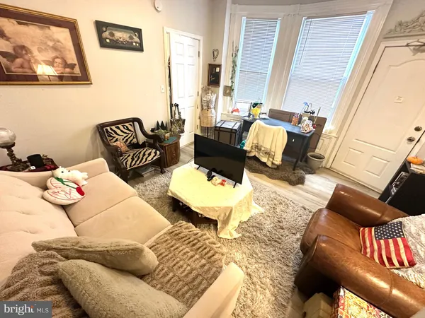 $1,250 | 4925 Cedar Avenue, Unit 2, Philadelphia, PA 19143
