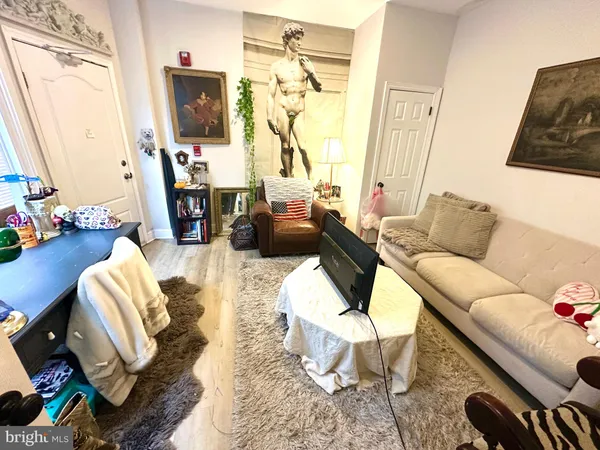 $1,250 | 4925 Cedar Avenue, Unit 2, Philadelphia, PA 19143