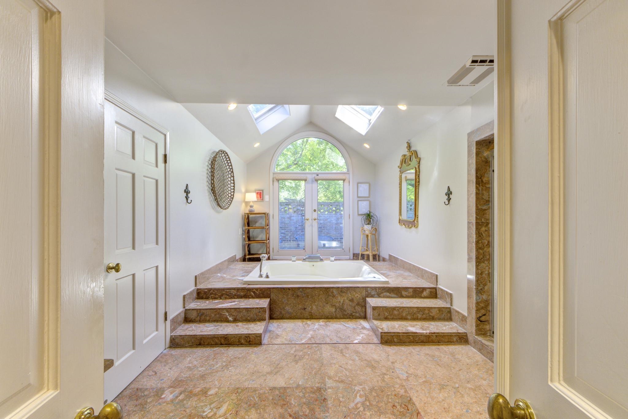 370 Greenway Road Memphis, TN 38117 - Photo 19 of 40 Gallery Image 19