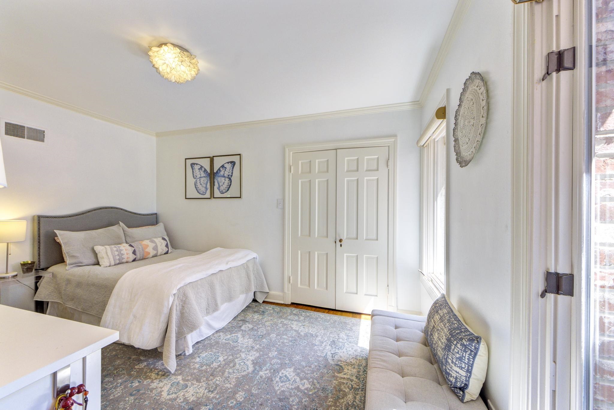 370 Greenway Road Memphis, TN 38117 - Photo 22 of 40 Bedroom 2 with hardwood floors and private bath.
