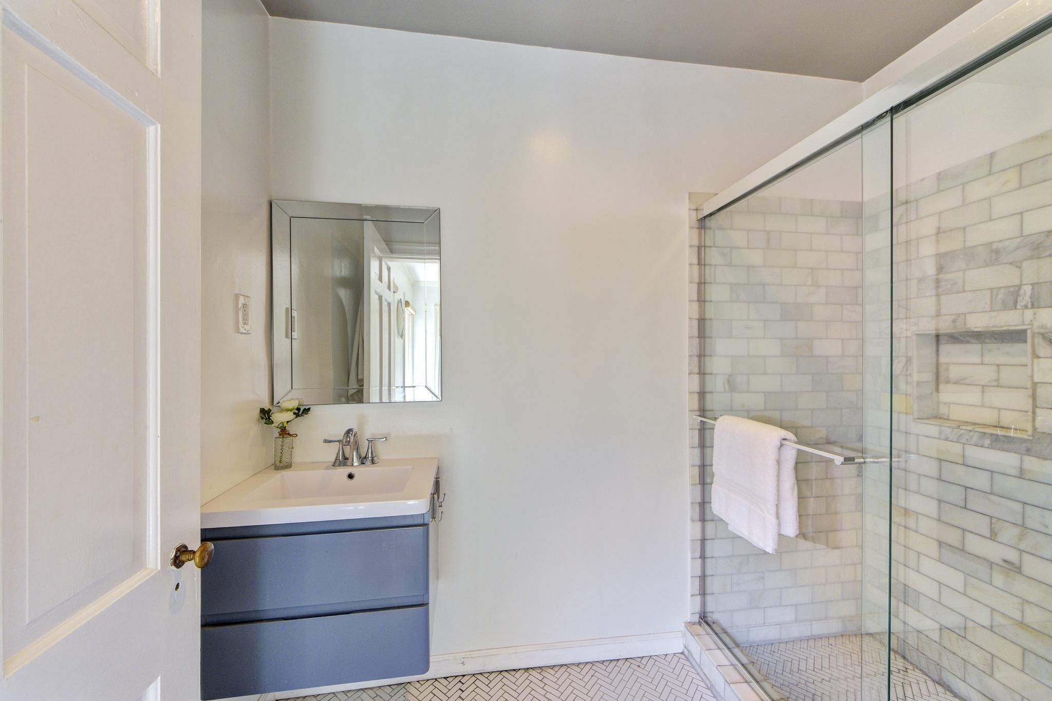370 Greenway Road Memphis, TN 38117 - Photo 23 of 40 Private bathroom for bedroom 2.