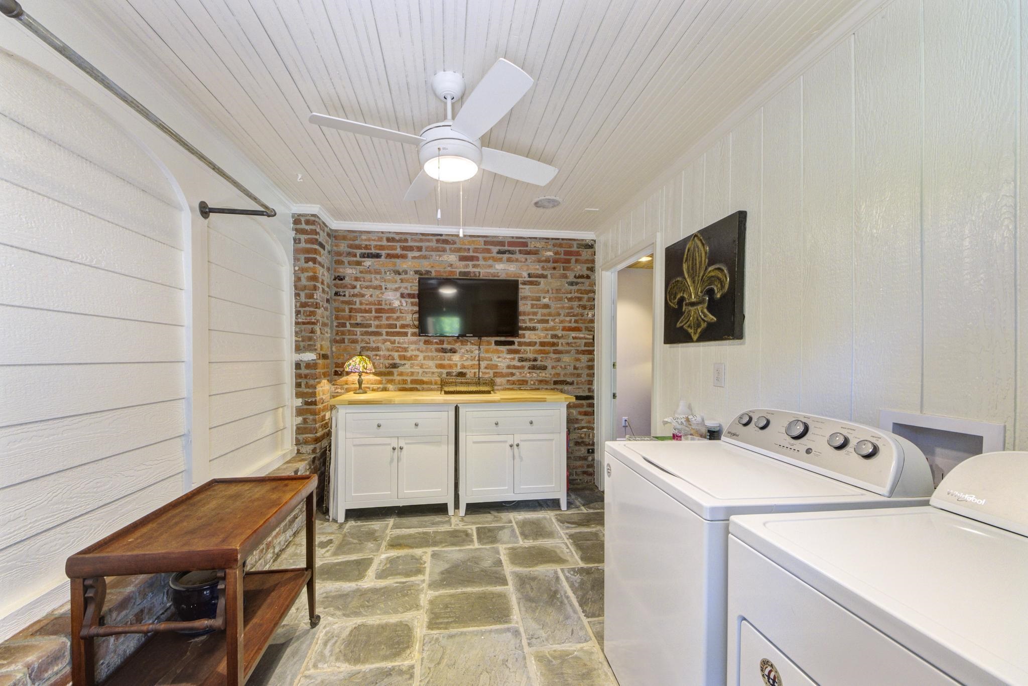 370 Greenway Road Memphis, TN 38117 - Photo 26 of 40 Huge laundry room with a door out to the Pool.