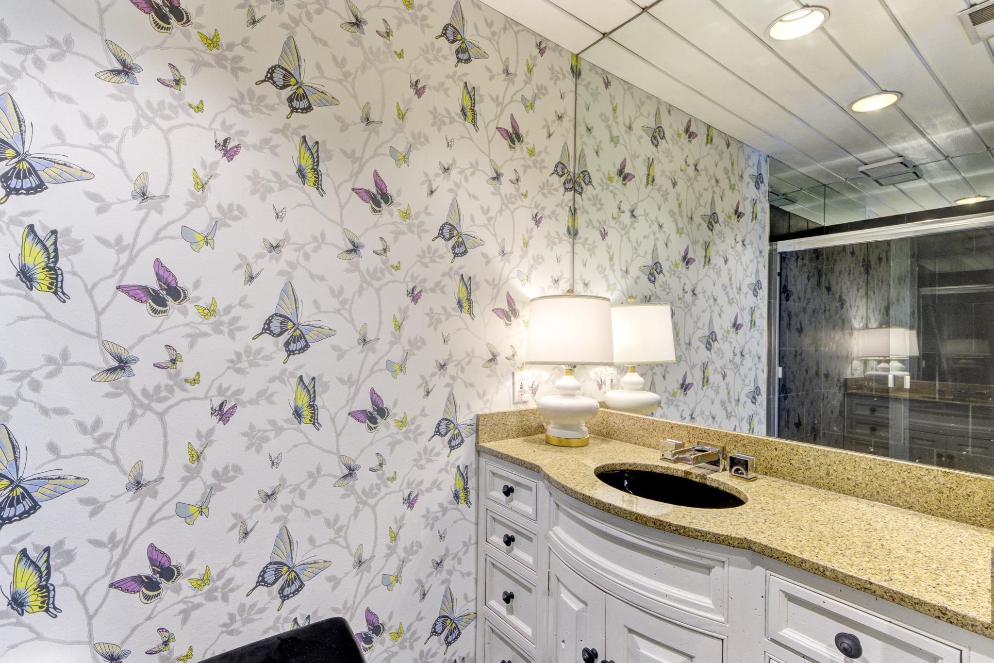 370 Greenway Road Memphis, TN 38117 - Photo 27 of 40 This extra Full Bathroom is on the lower level of the home and is easily accessed from the Pool!