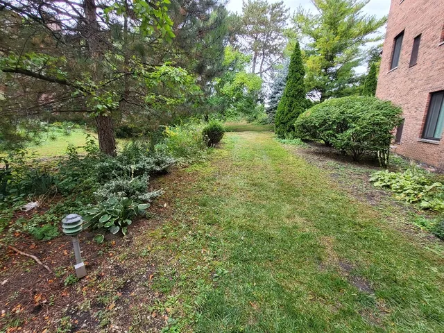 $2,300 | 7510 Farmingdale Drive, Unit 104, Darien, IL 60561