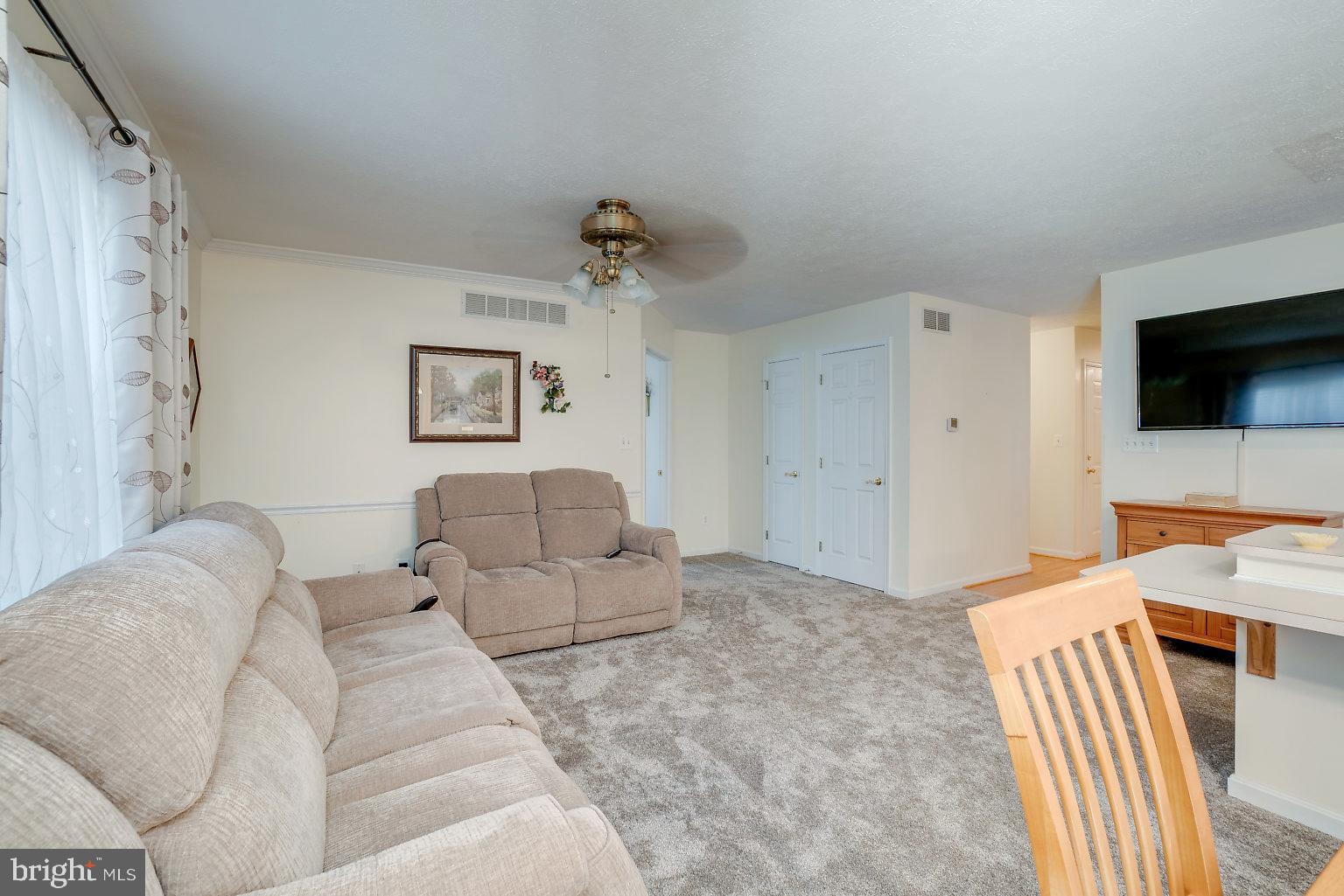 4600 Sandwood Road Baltimore, MD 21219 - Photo 10 of 37 Living Room