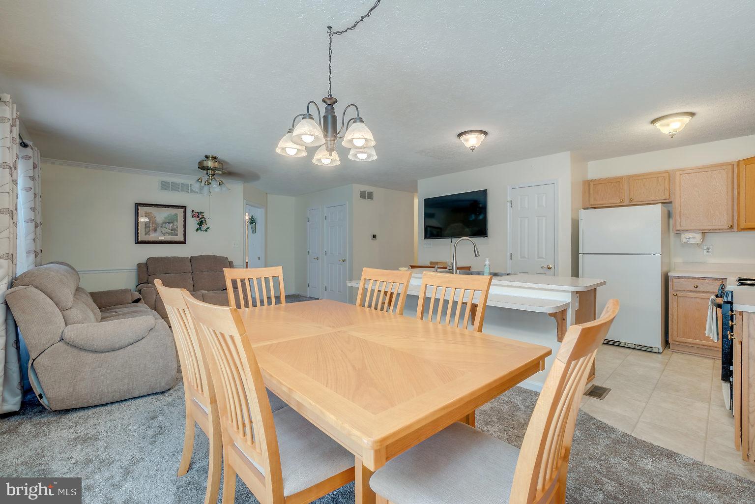 4600 Sandwood Road Baltimore, MD 21219 - Photo 16 of 37 Dining/Living Rm