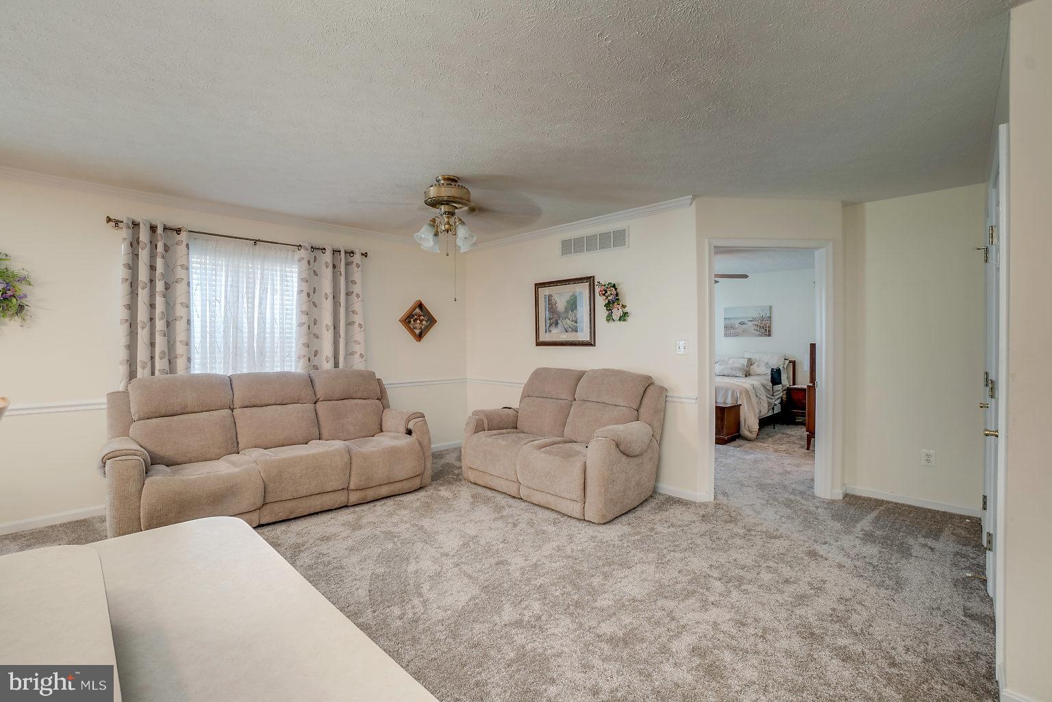 4600 Sandwood Road Baltimore, MD 21219 - Photo 19 of 37 Living Room