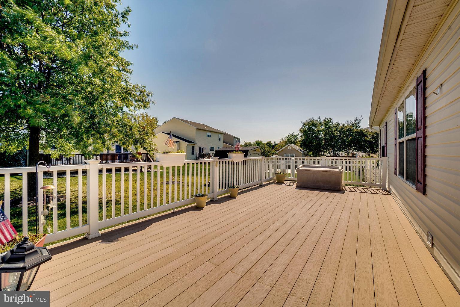 4600 Sandwood Road Baltimore, MD 21219 - Photo 6 of 37 vinyl deck