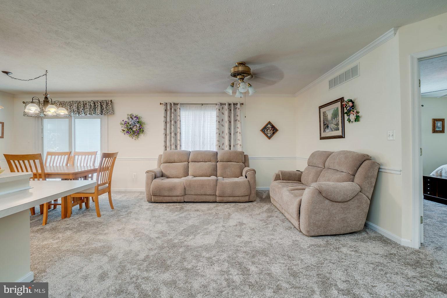 4600 Sandwood Road Baltimore, MD 21219 - Photo 9 of 37 Living room