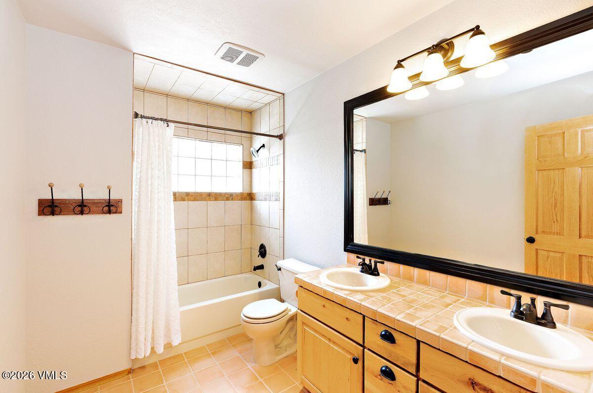 1410 Buffehr Creek Road, Unit B Vail, CO 81657 - Photo 17 of 31 photo_offline_016