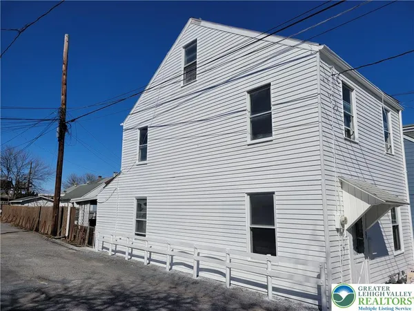 $1,895 | 27 West Allen Street, Allentown, PA 18102