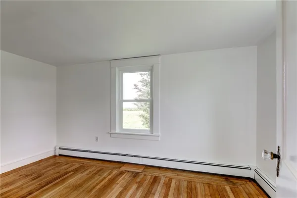 $2,600 | 44 Paquins Lane, Portsmouth, RI 02871