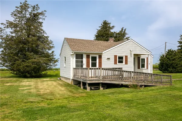 $2,600 | 44 Paquins Lane, Portsmouth, RI 02871