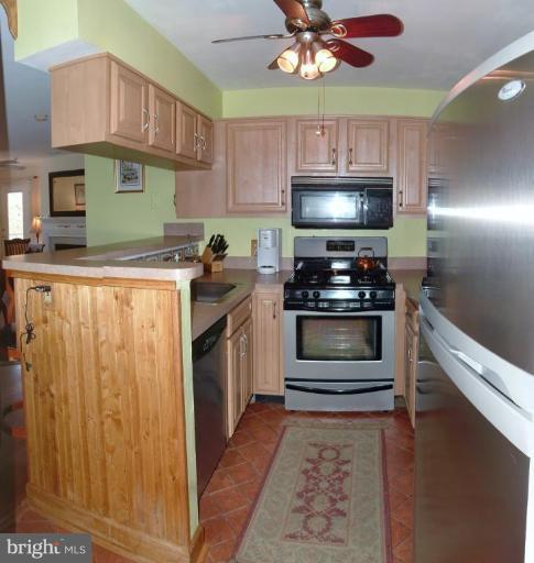 6830 Hayley Ridge Way, Unit G Baltimore, MD 21209 - Photo 4 of 11 Kitchen