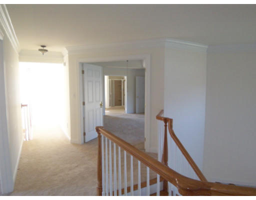 27 Whitehall Way Bellingham, MA 02019 - Photo 15 of 26 Gallery Image 15