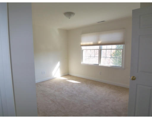 27 Whitehall Way Bellingham, MA 02019 - Photo 20 of 26 Gallery Image 20