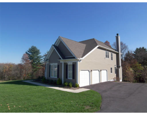 27 Whitehall Way Bellingham, MA 02019 - Photo 2 of 26 Gallery Image 2